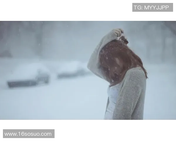 足球明星与秋天美景交融的绝美瞬间展现了运动与自然的和谐之美 足球明星与秋天美景交融的绝美瞬间展现了运动与自然的和谐之美