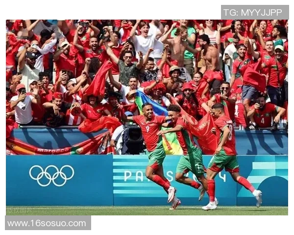 足球明星对决瞬间精彩回顾展现球场风采与激情的完美碰撞 足球明星对决瞬间精彩回顾展现球场风采与激情的完美碰撞